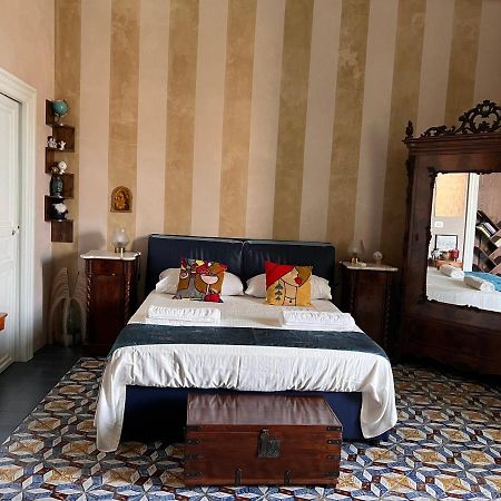 Palazzo Zappata Luxury Room Noto Centro Luaran gambar