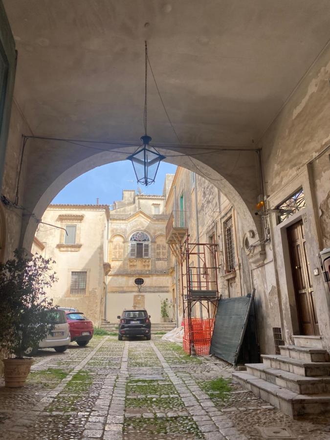 Palazzo Zappata Luxury Room Noto Centro Luaran gambar