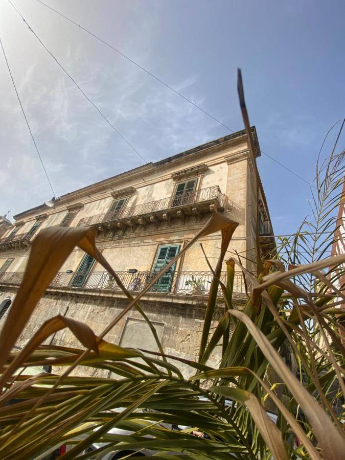 Palazzo Zappata Luxury Room Noto Centro Luaran gambar