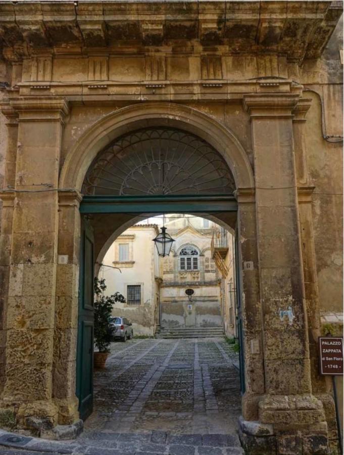 Palazzo Zappata Luxury Room Noto Centro Luaran gambar