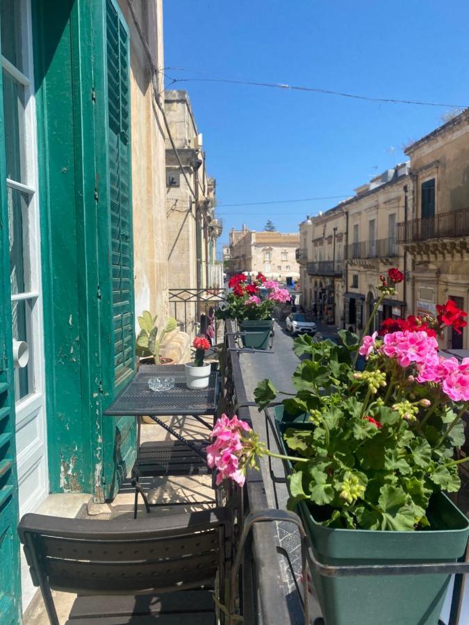 Palazzo Zappata Luxury Room Noto Centro Luaran gambar