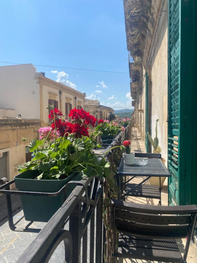 Palazzo Zappata Luxury Room Noto Centro Luaran gambar