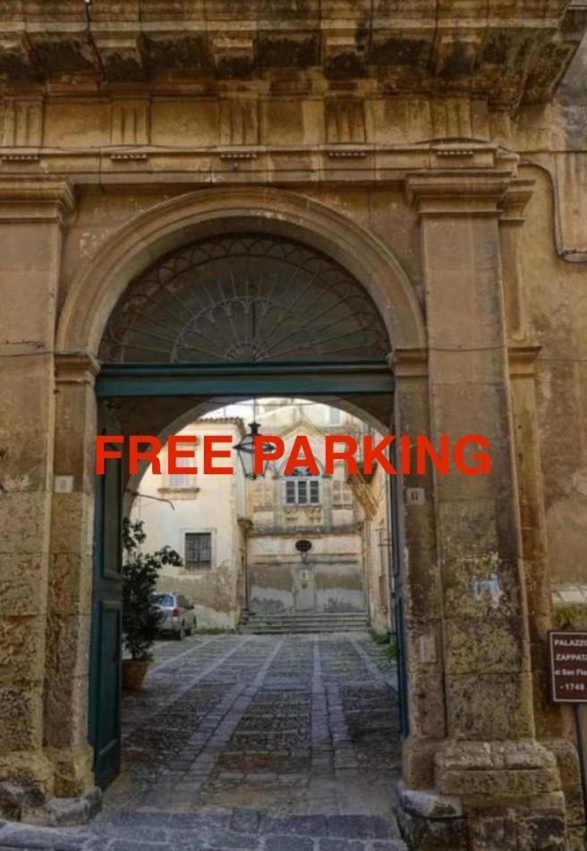Palazzo Zappata Luxury Room Noto Centro Luaran gambar